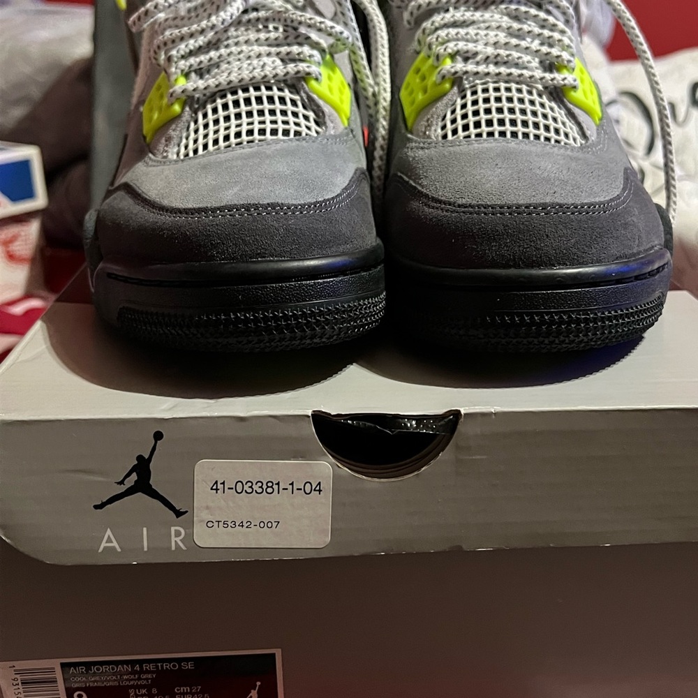 Retro 4’s Jordan’s size 9